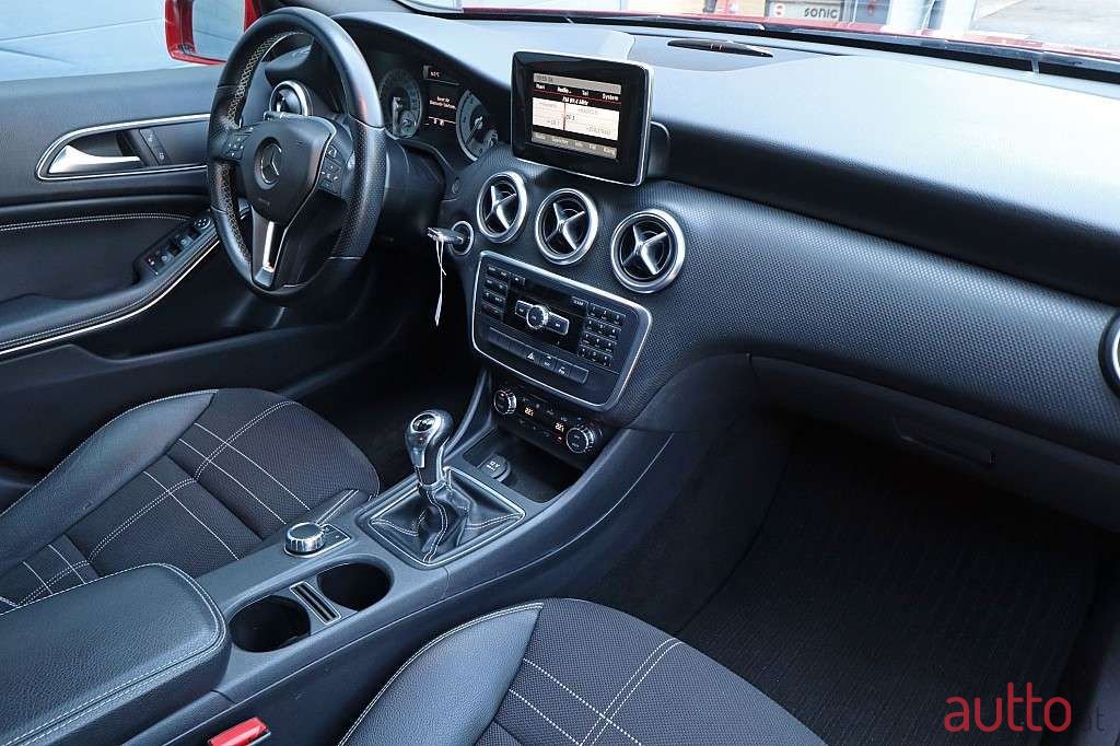 2013' Mercedes-Benz A-Klasse photo #4