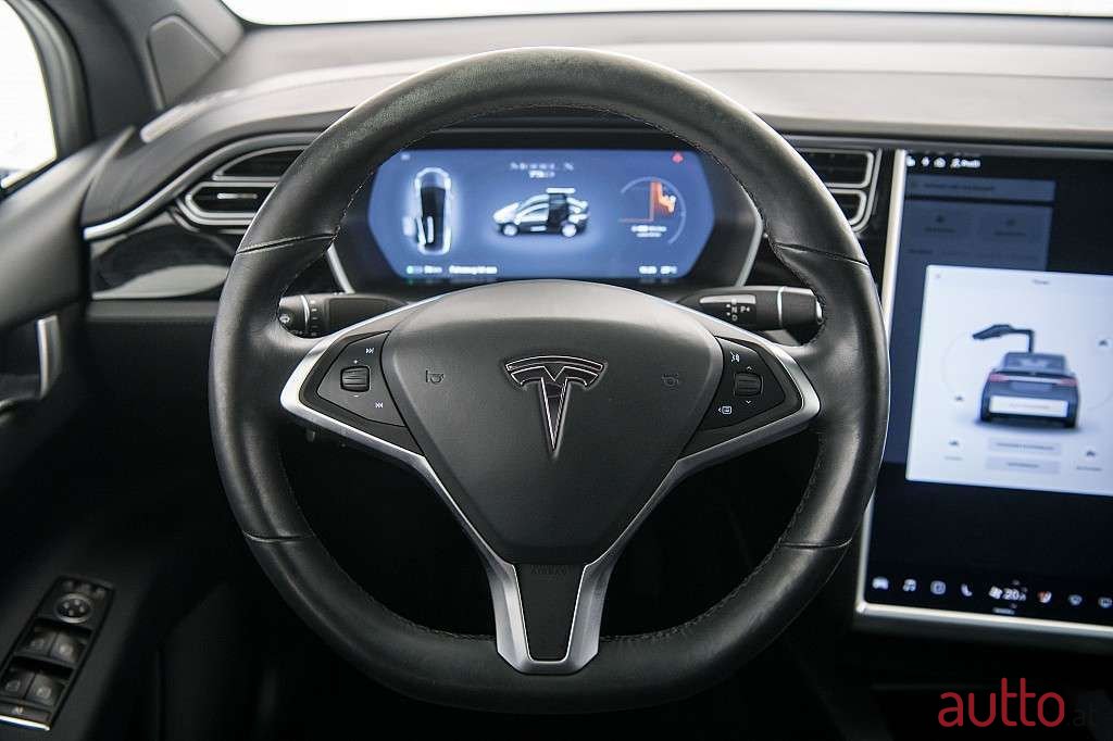 2017' Tesla Model X photo #5