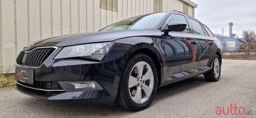 2019' Skoda Superb photo #4