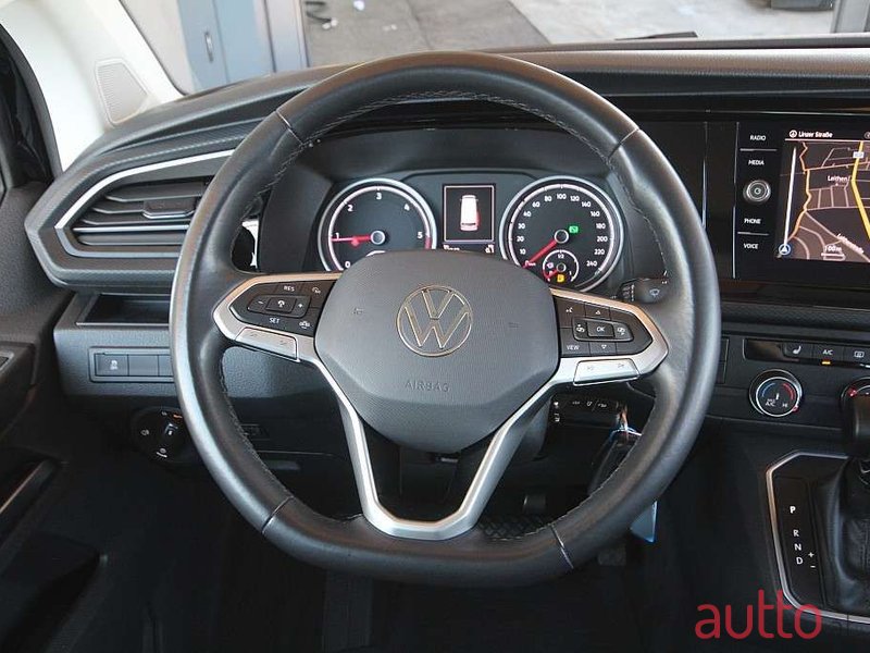 2021' Volkswagen Multivan photo #2