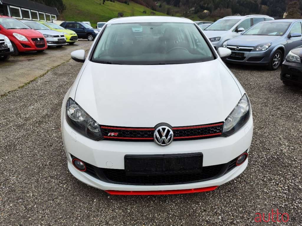 2010' Volkswagen Golf photo #2