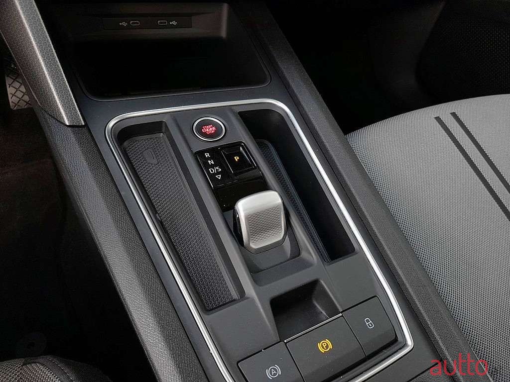 2021' SEAT Leon photo #6