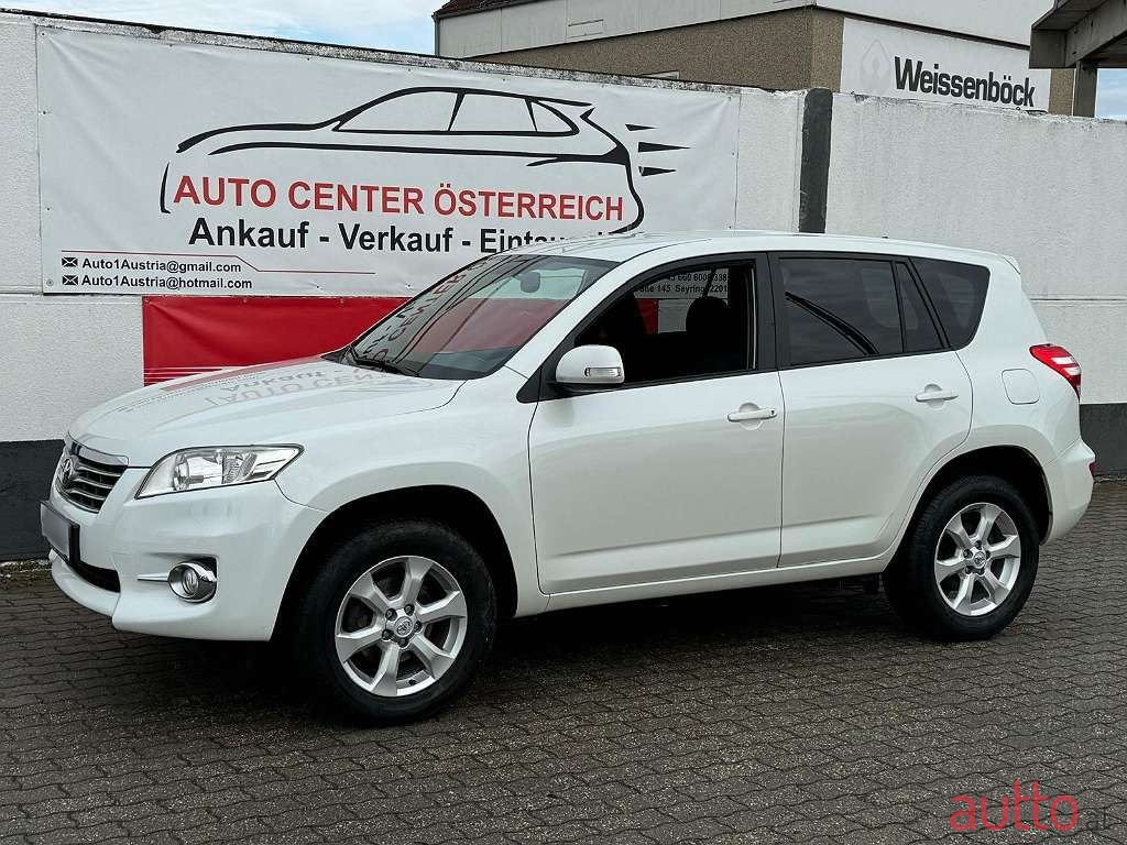 2011' Toyota RAV4 photo #3