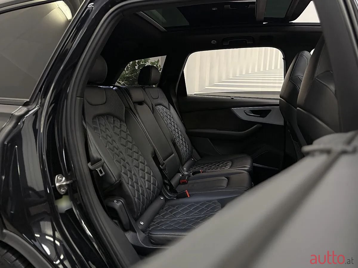 2020' Audi Q7 photo #6