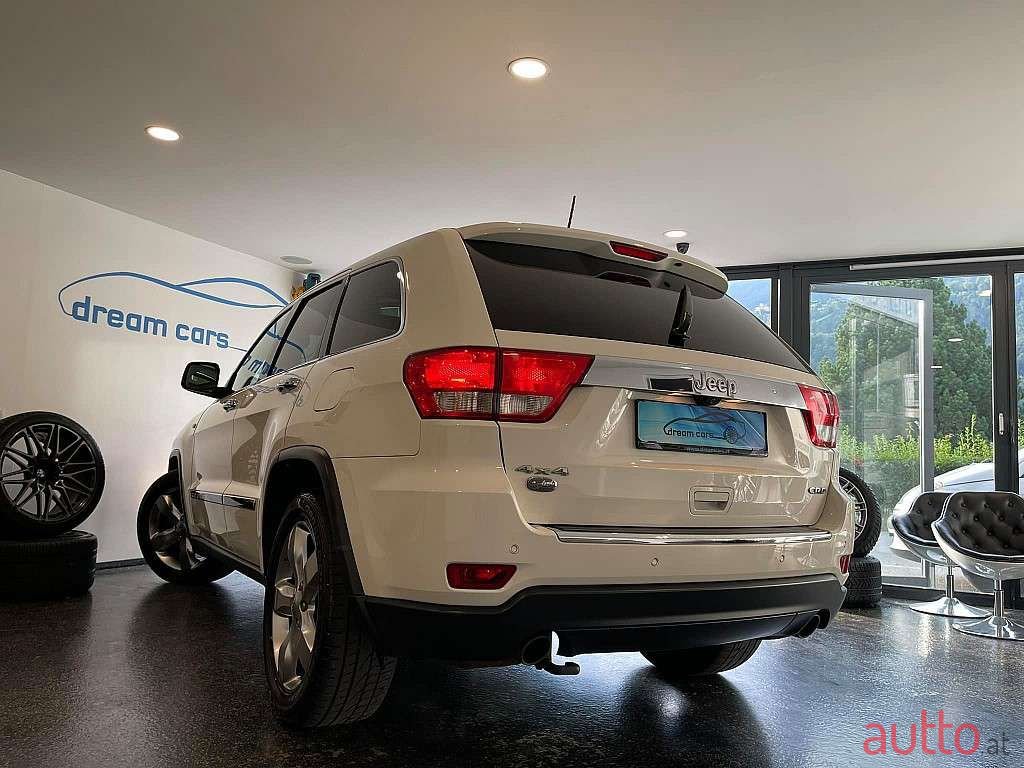 2011' Jeep Grand Cherokee photo #5