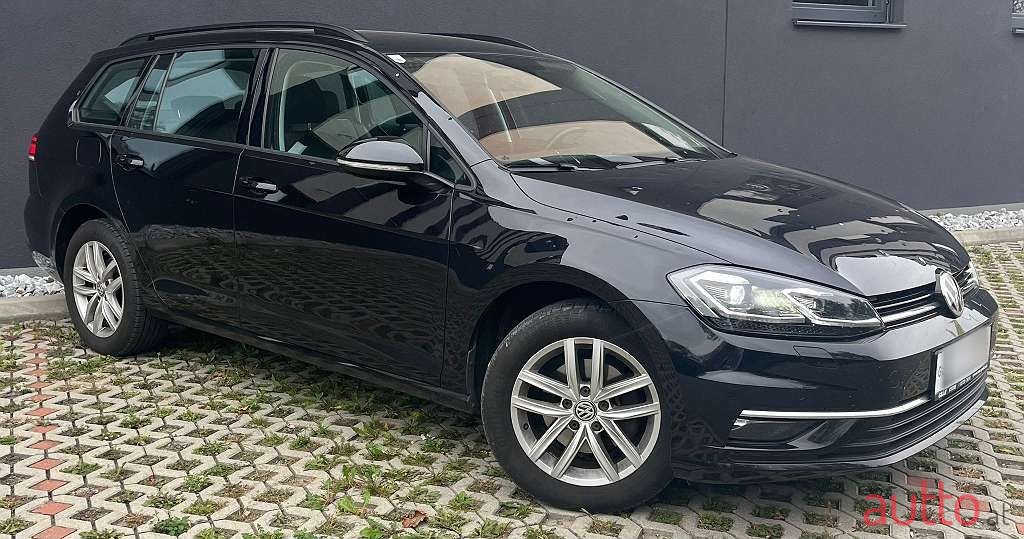2019' Volkswagen Golf photo #6