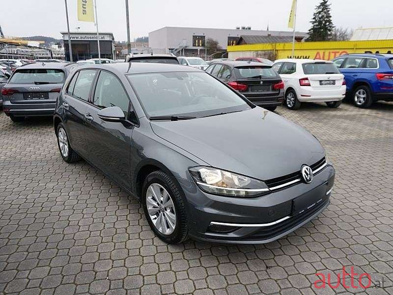 2018' Volkswagen Golf photo #2