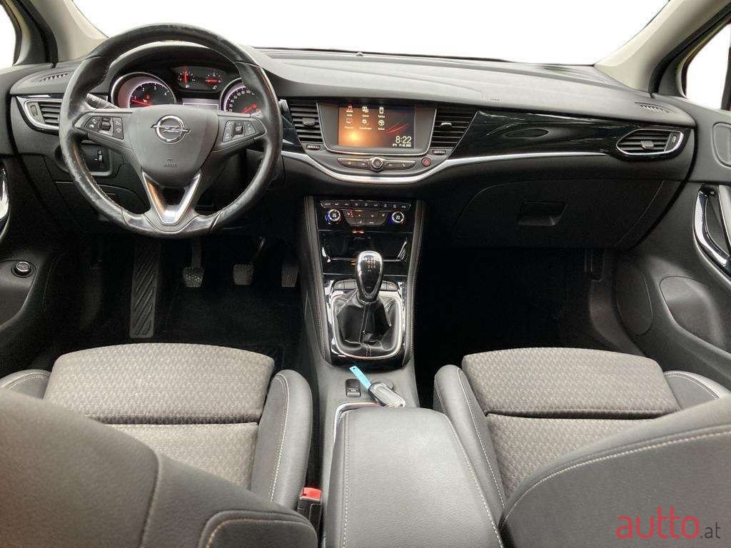 2017' Opel Astra photo #2
