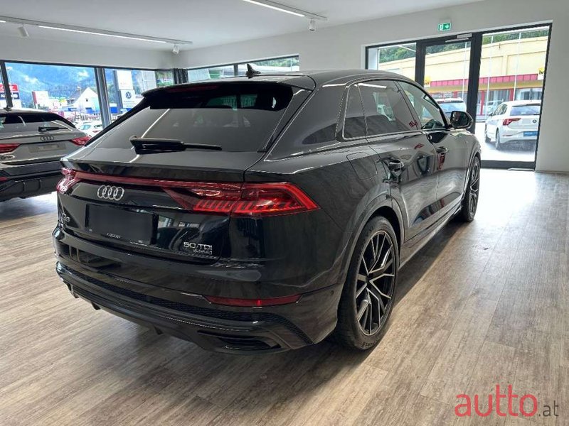 2019' Audi Q8 photo #3