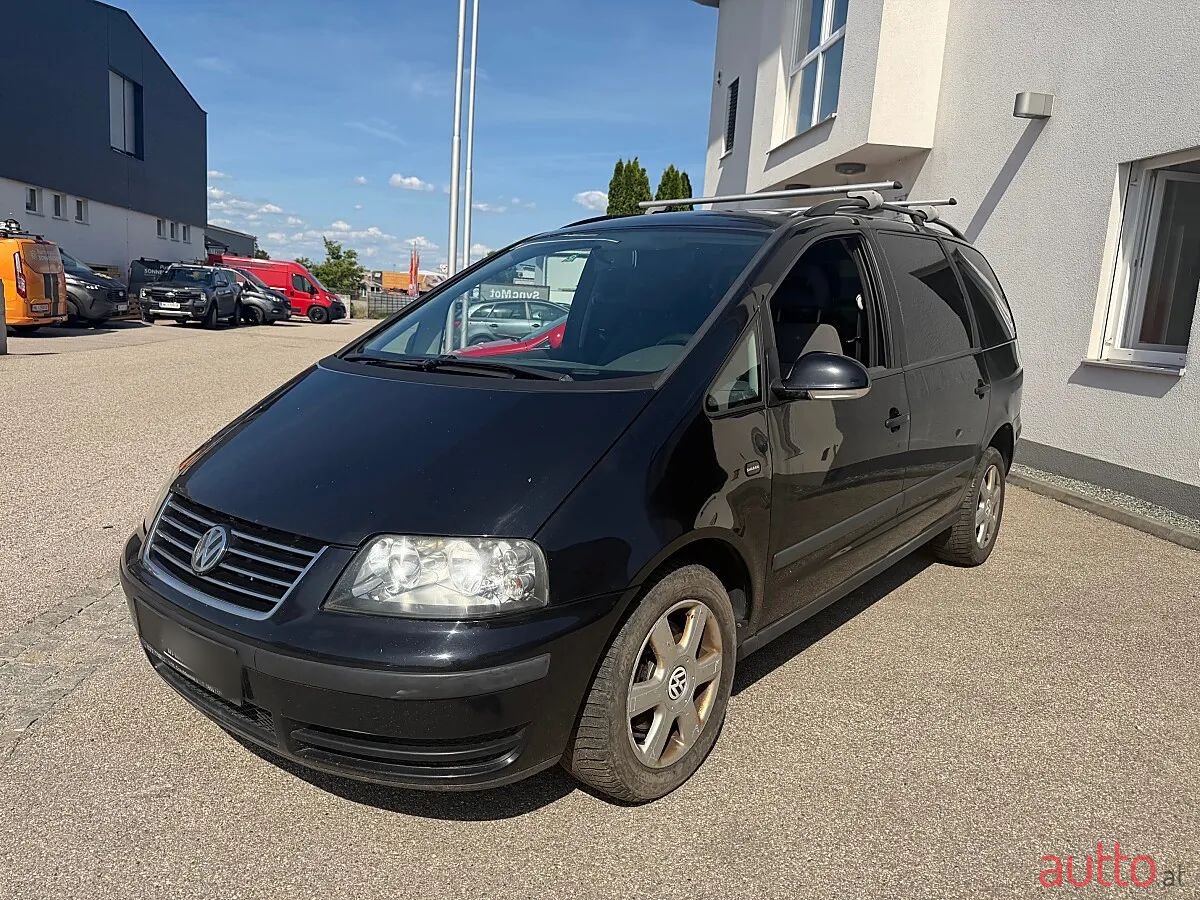 2010' Volkswagen Sharan photo #1