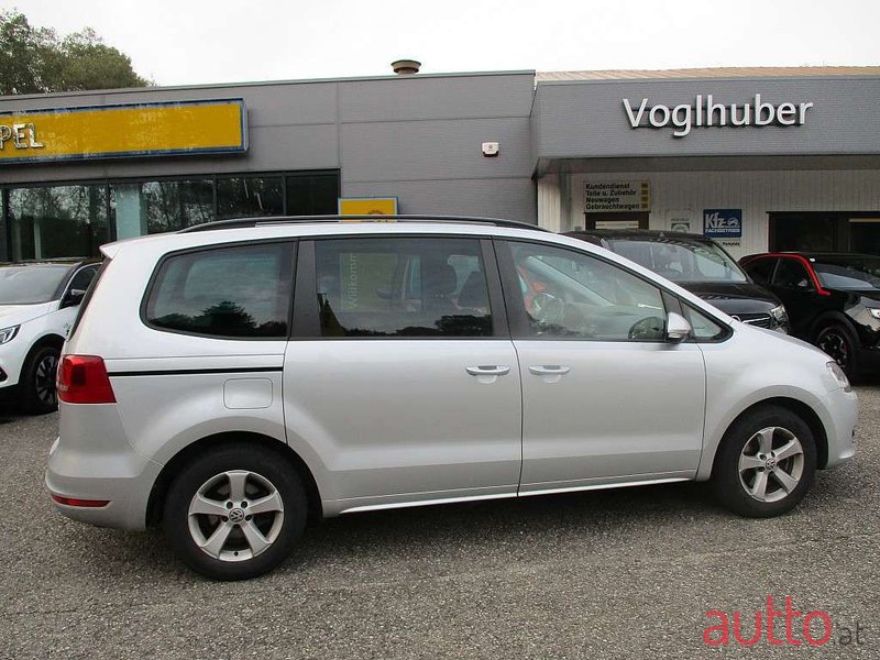 2011' Volkswagen Sharan photo #2