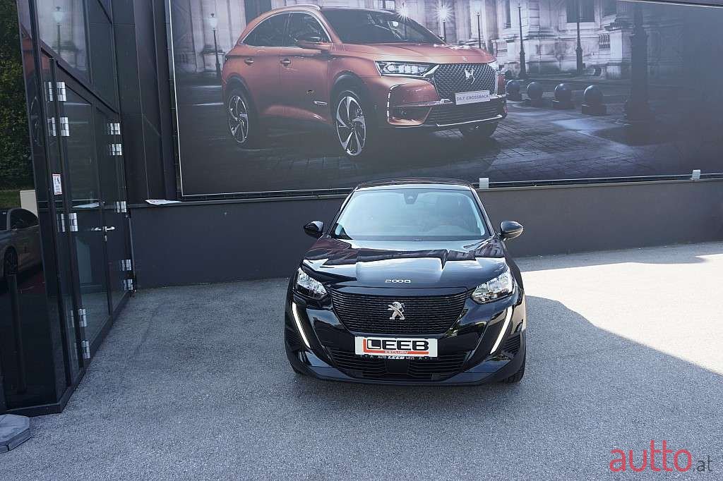 2021' Peugeot 2008 photo #1