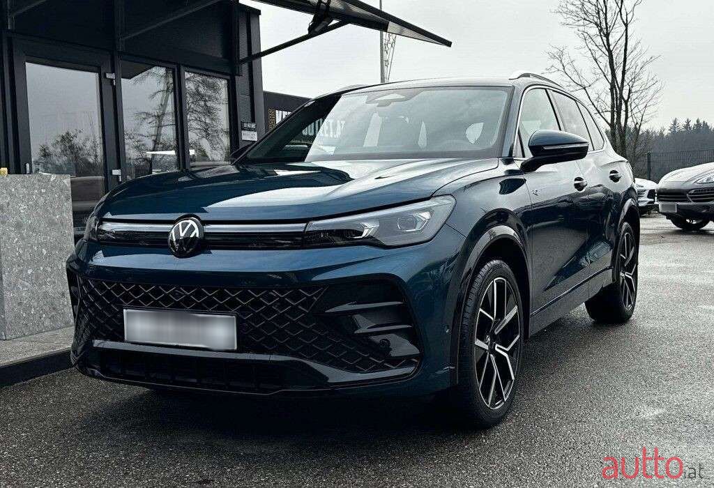 2024' Volkswagen Tiguan photo #1