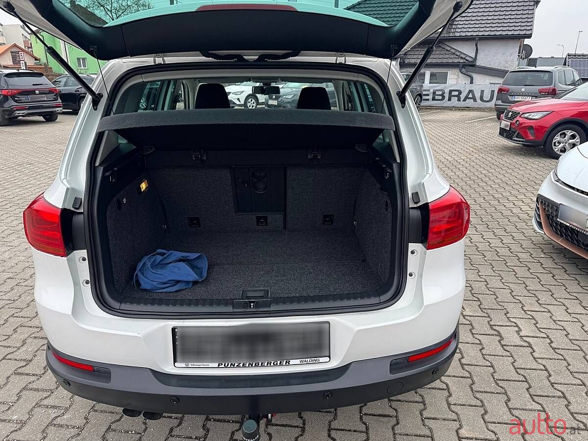 2011' Volkswagen Tiguan photo #3