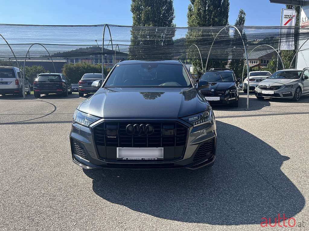 2020' Audi Q7 photo #2