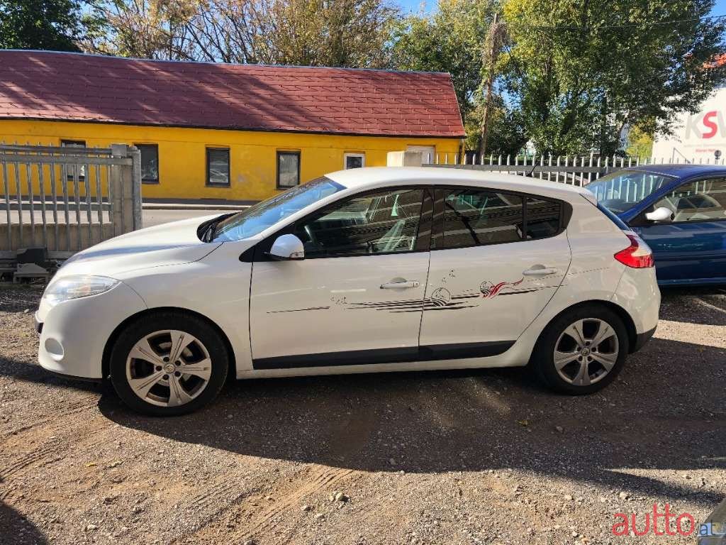 2009' Renault Megane photo #4