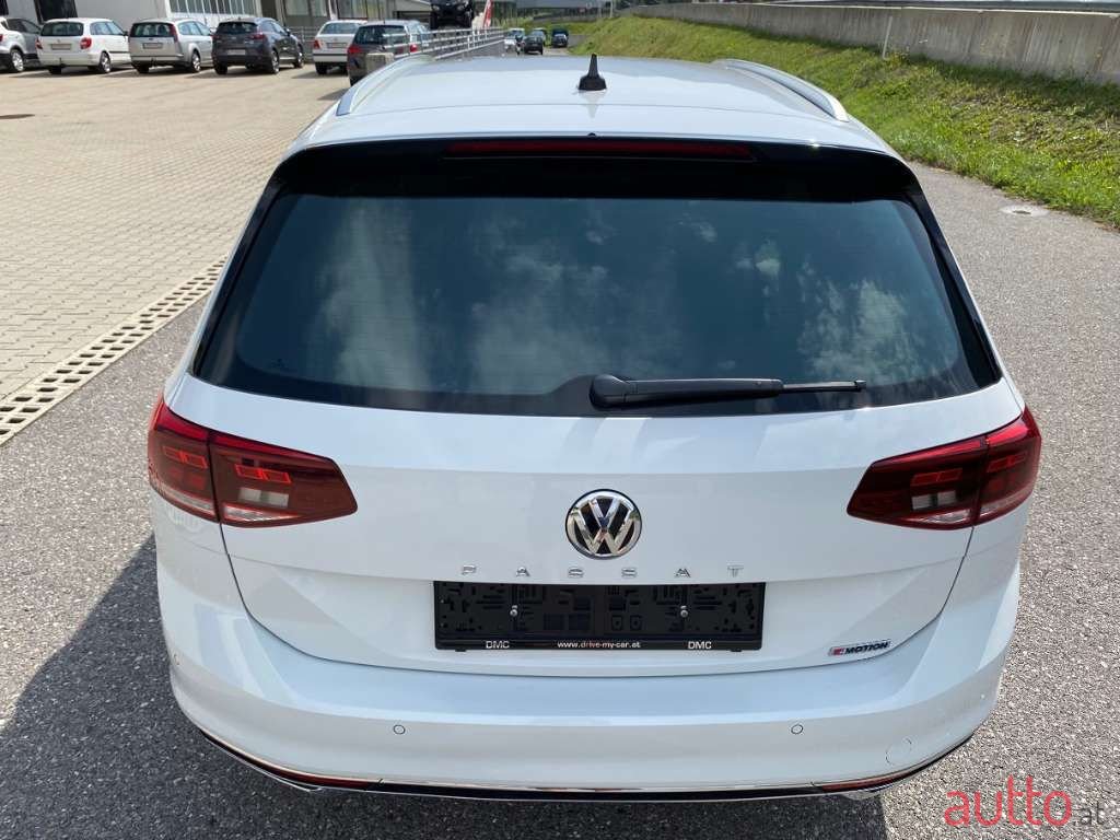 2020' Volkswagen Passat photo #3