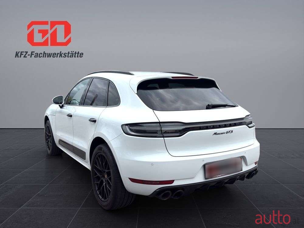 2020' Porsche Macan photo #3