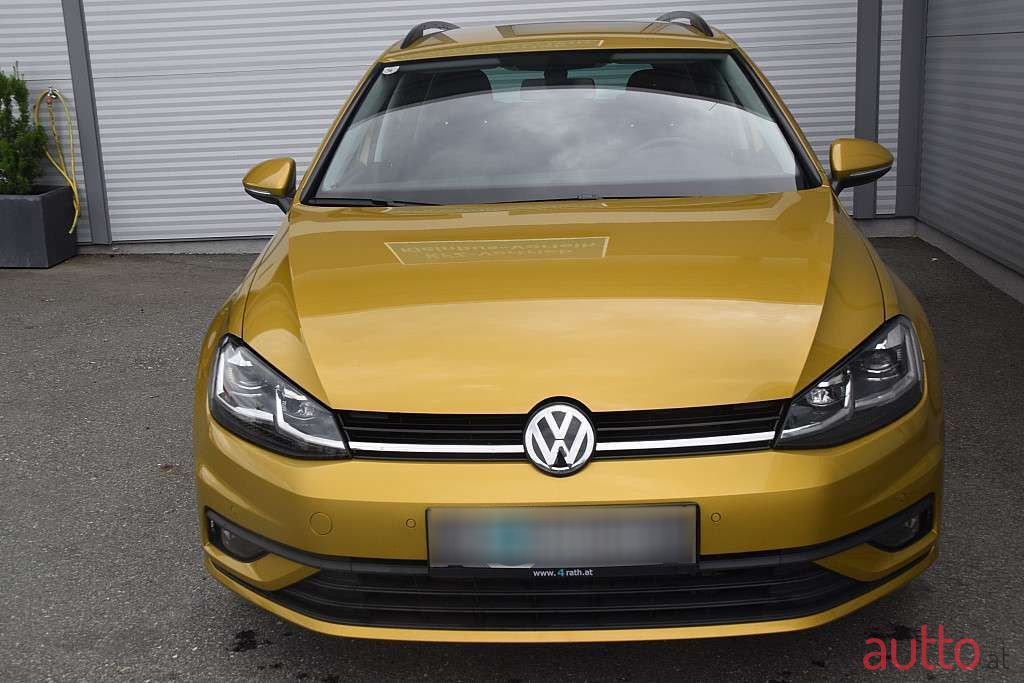 2018' Volkswagen Golf photo #3