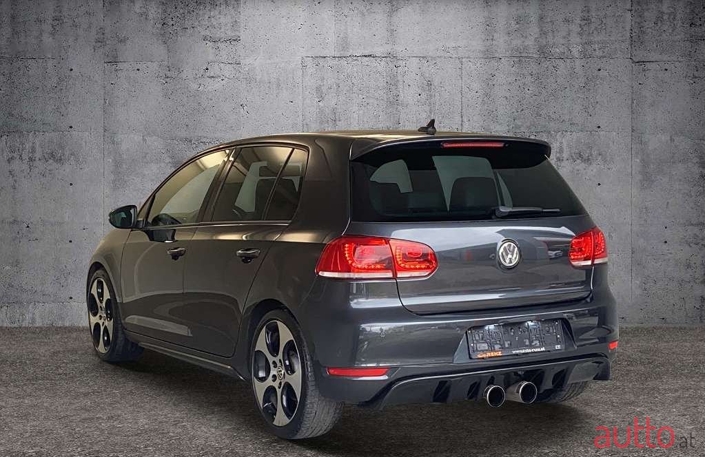 2011' Volkswagen Golf photo #4