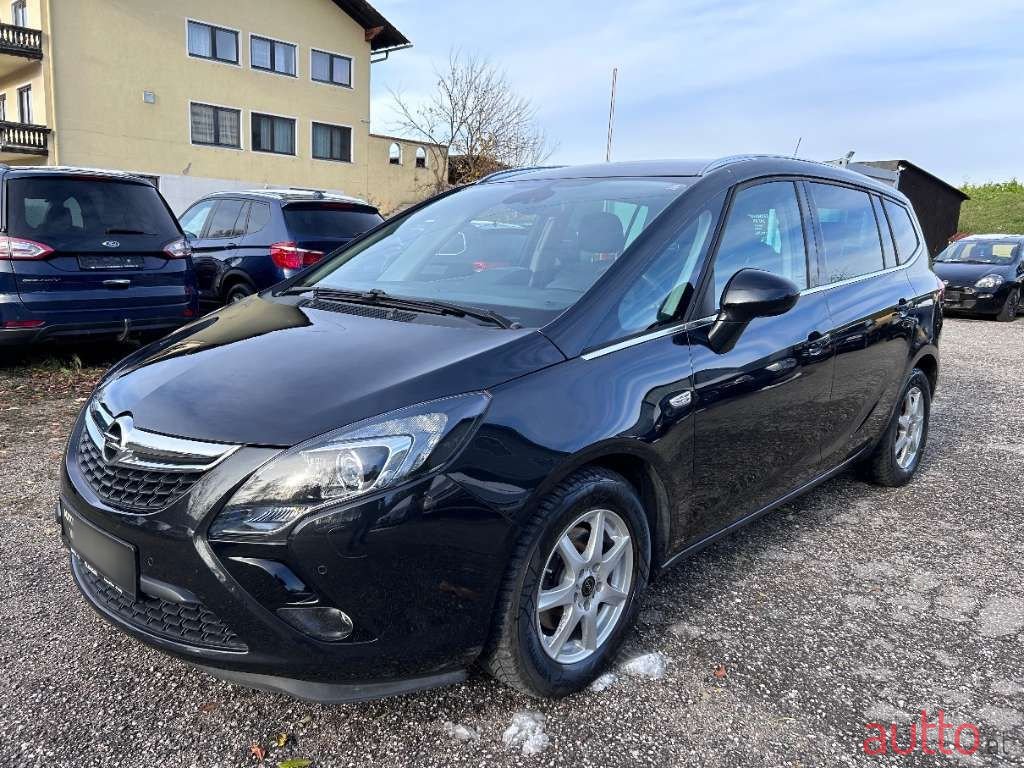 2015' Opel Zafira photo #2