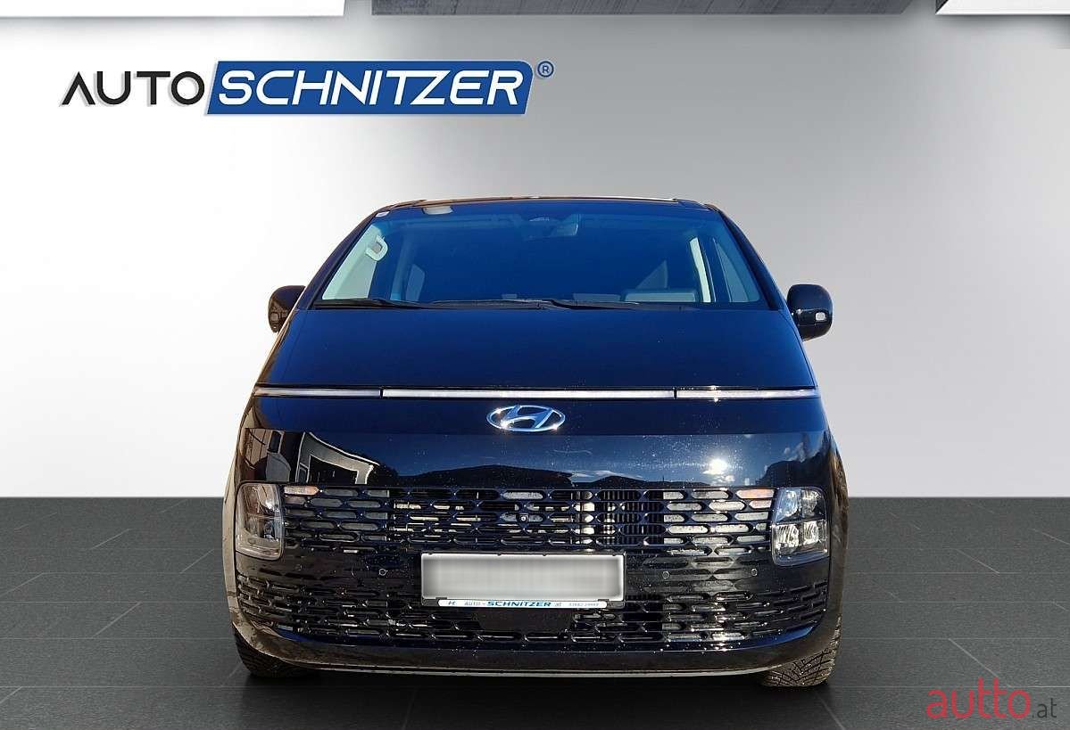 2023' Hyundai Staria photo #2