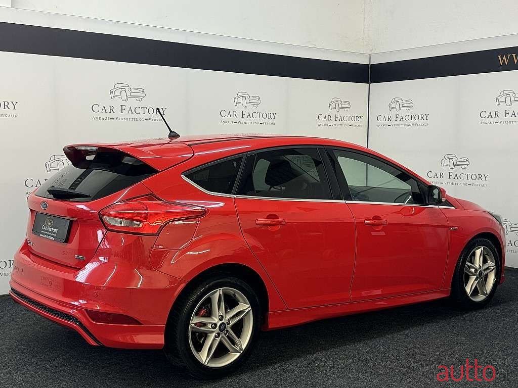 2017' Ford Focus photo #5