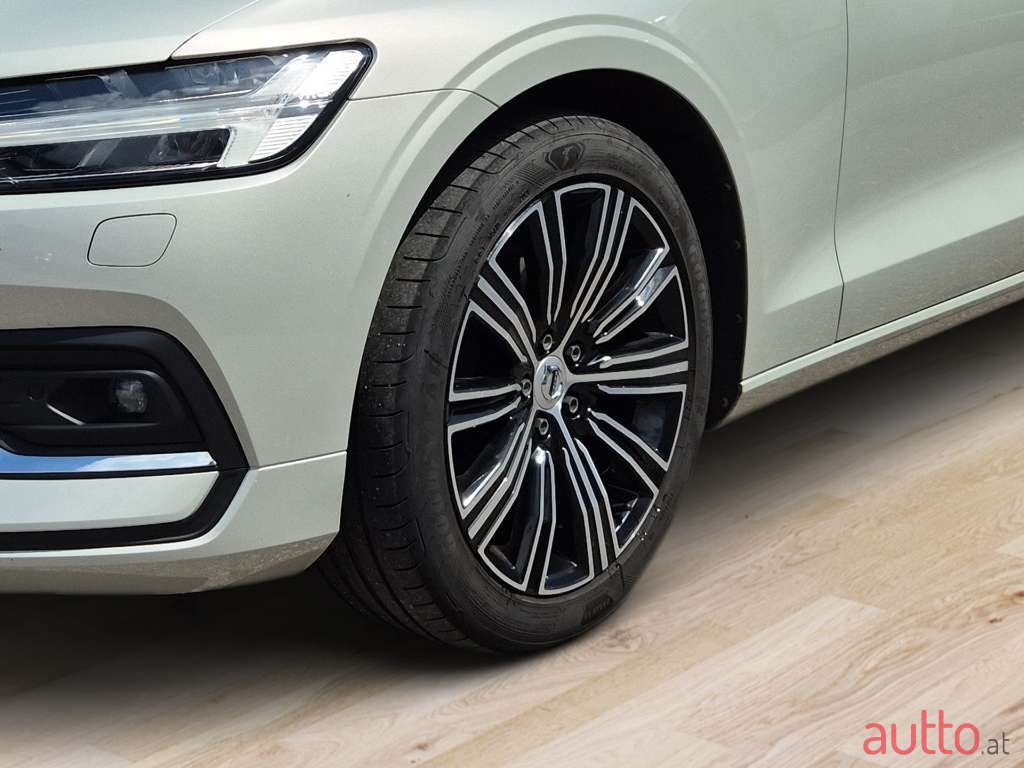 2019' Volvo V60 photo #5