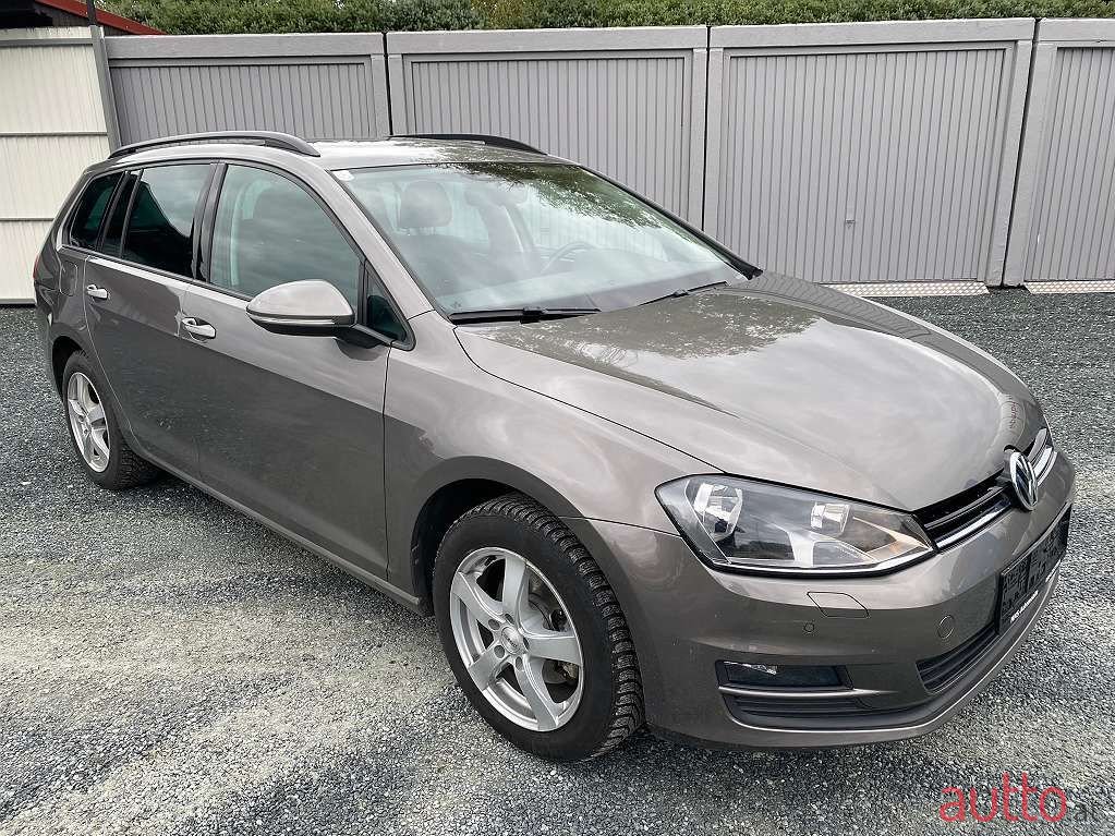 2017' Volkswagen Golf photo #2