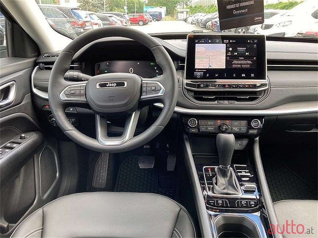 2022' Jeep Compass photo #3