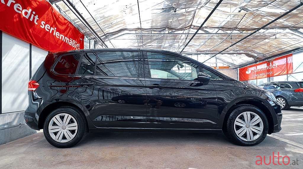 2019' Volkswagen Touran photo #5