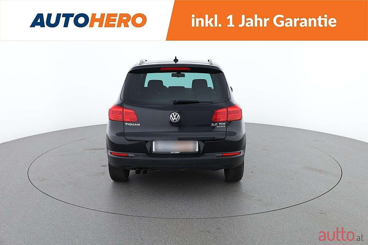 2015' Volkswagen Tiguan photo #4