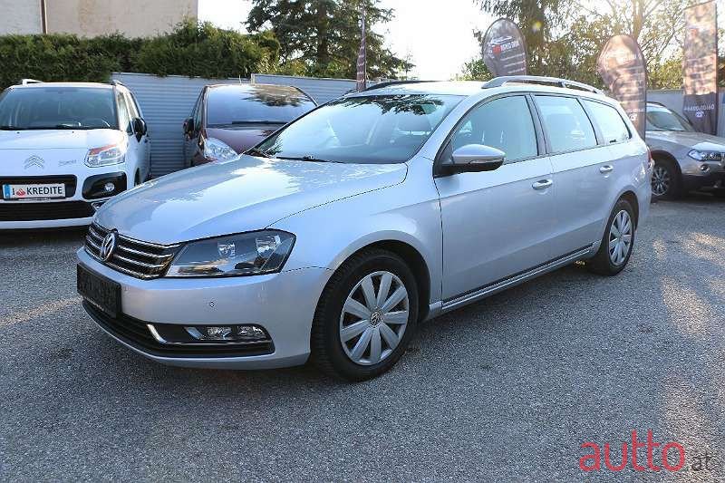 2011' Volkswagen Passat photo #3