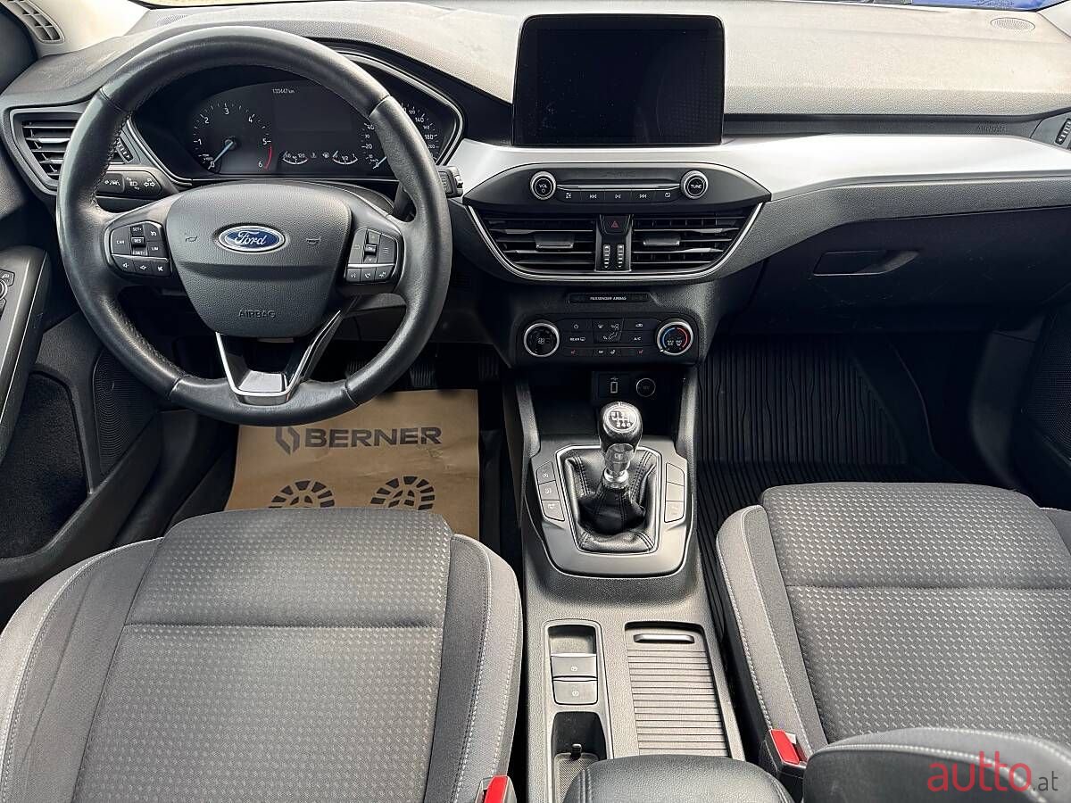 2018' Ford Focus photo #6