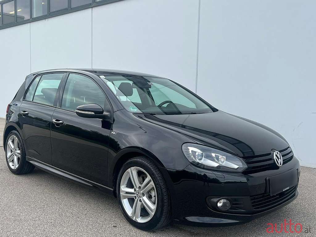 2011' Volkswagen Golf photo #2