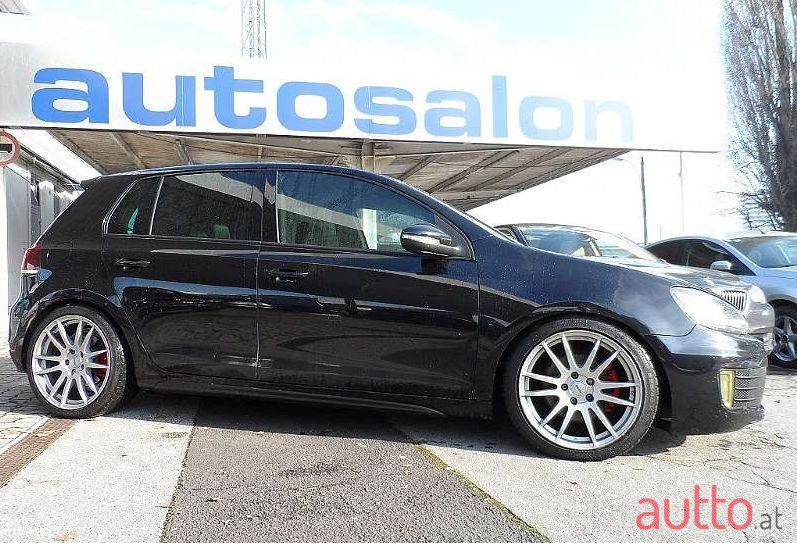 2009' Volkswagen Golf photo #1