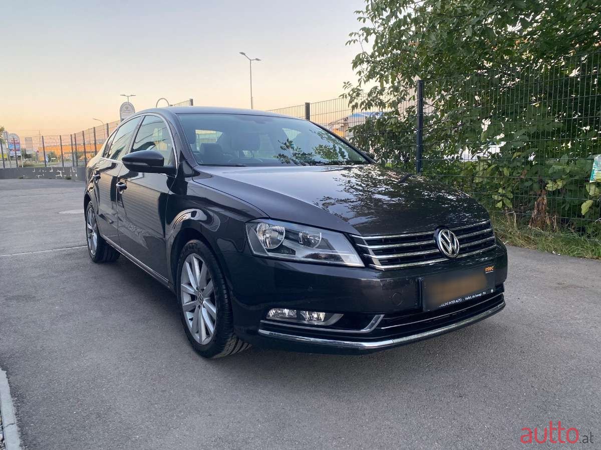 2011' Volkswagen Passat photo #3