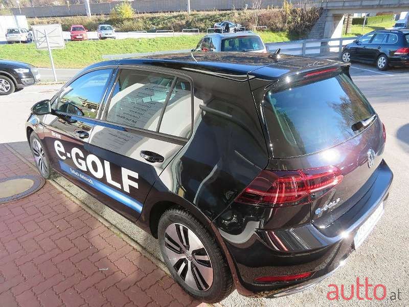 2018' Volkswagen Golf photo #4
