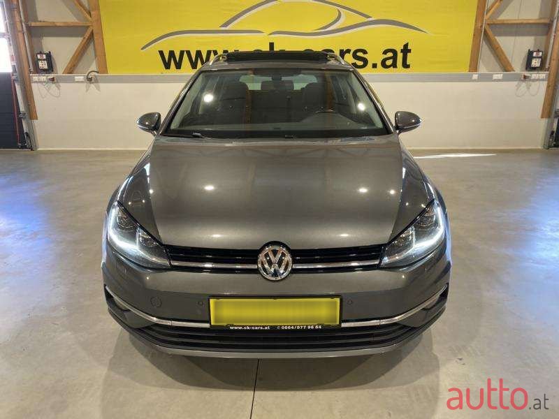 2020' Volkswagen Golf photo #3