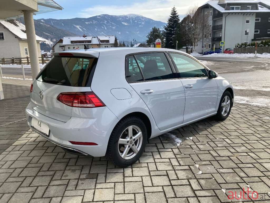 2017' Volkswagen Golf photo #6