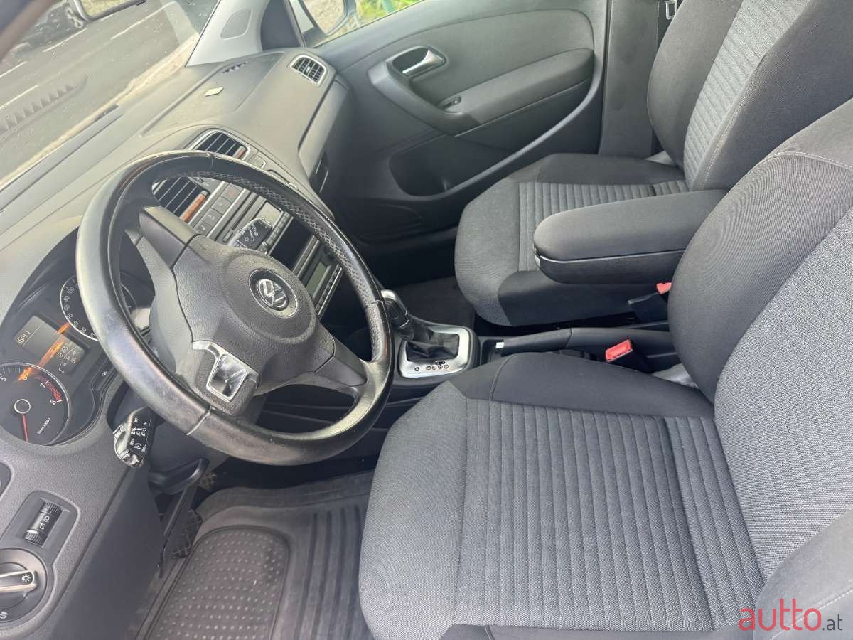 2010' Volkswagen Polo photo #6