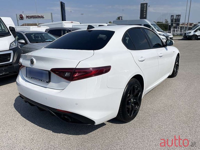 2021' Alfa Romeo Giulia photo #4