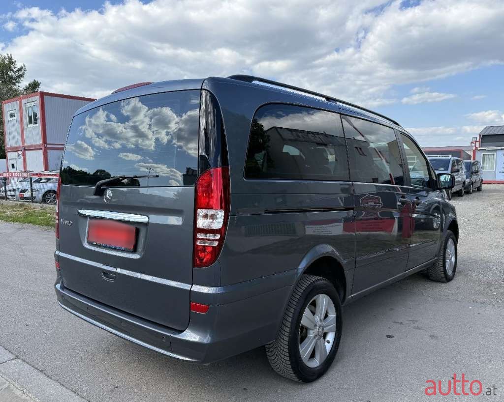 2011' Mercedes-Benz Viano photo #5