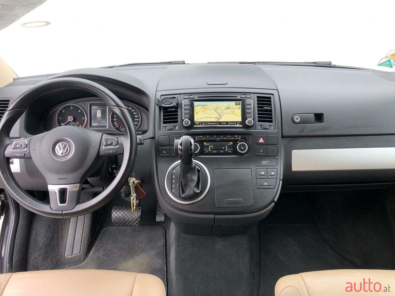 2015' Volkswagen T5 Multivan Highline 2,0 BMT BiTDI 4motion photo #6