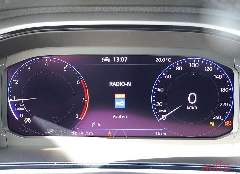 2022' Volkswagen T-Roc photo #3