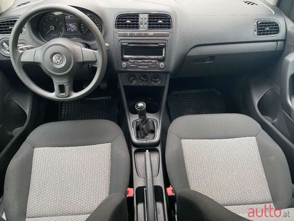 2013' Volkswagen Polo photo #6