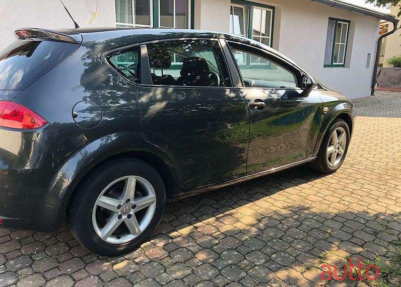 2010' SEAT Leon photo #1