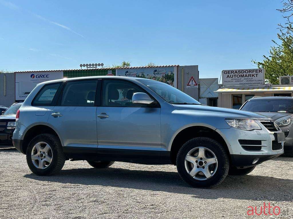 2007' Volkswagen Touareg photo #1