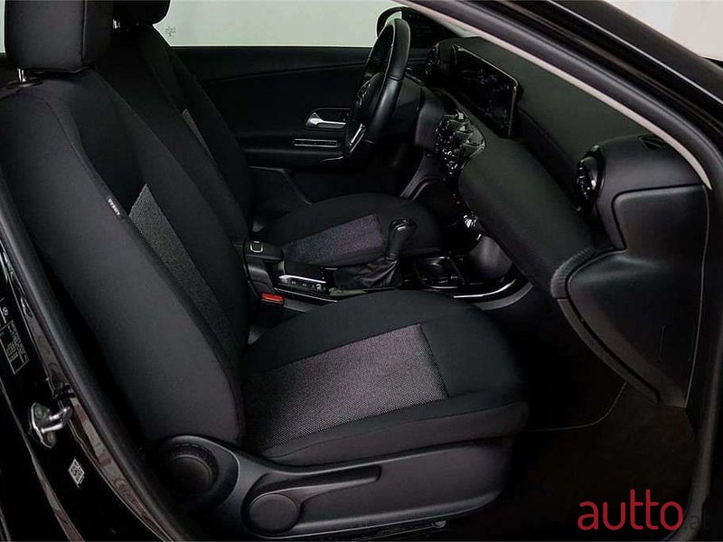 2021' Mercedes-Benz A-Klasse photo #2