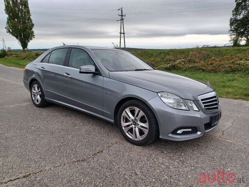 2009' Mercedes-Benz E-Klasse photo #3